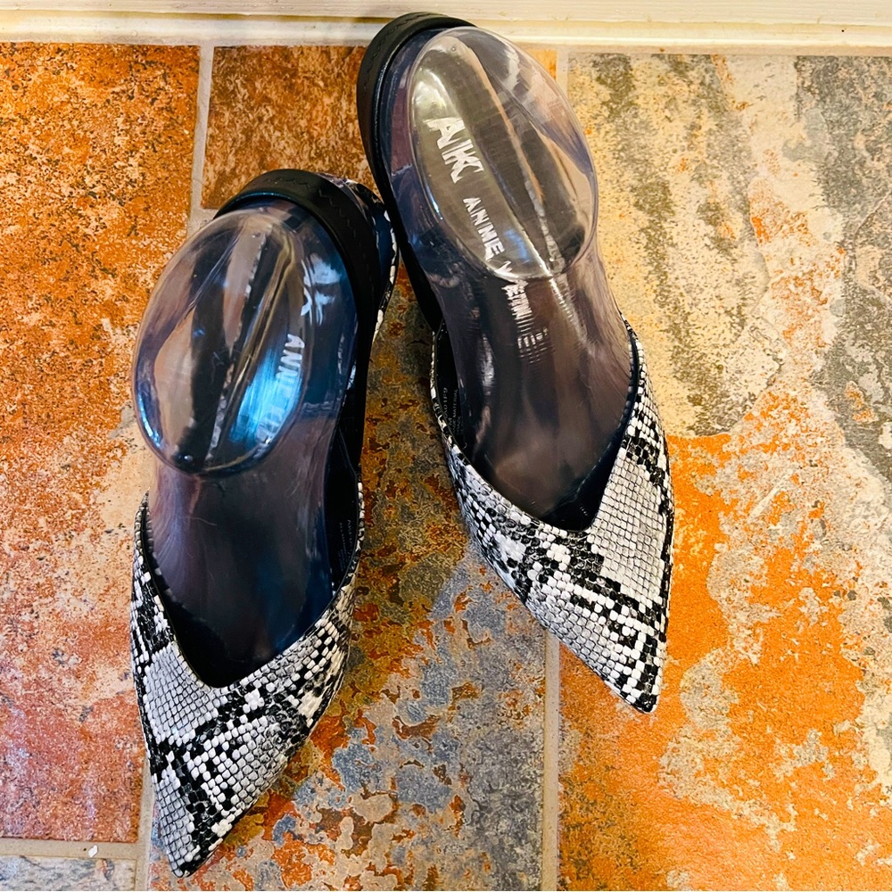 🔥Beautiful NWOB Anne Klein Black & White Snakeskin, Pointed Toe. Kitten Heels!